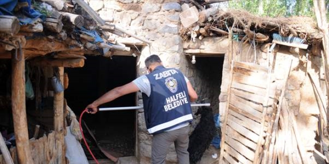 Iğdır'da foseptik çukuruna düşen oğlağı zabıta kurtardı