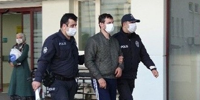 Doktoru kovaladığı oksijen tüpü silah sayıldı