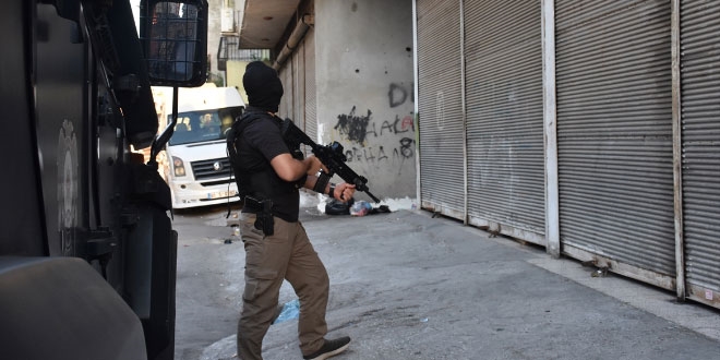 Adana'da terr rgt PKK operasyonu: 10 gzalt