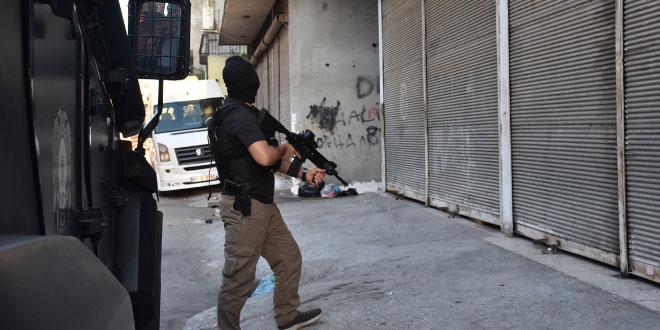 Adana'da terör örgütü PKK operasyonu: 10 gözaltı
