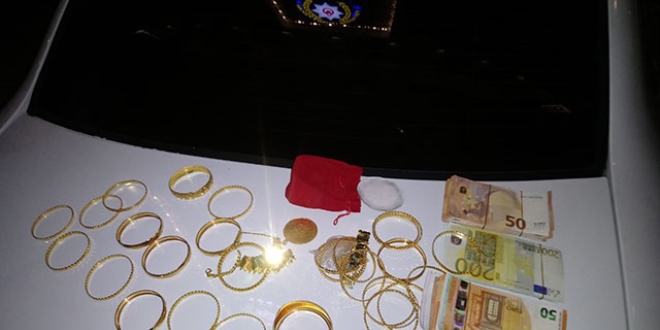 Yaşlı kadını dolandıran iki kardeş operasyonla yakalandı