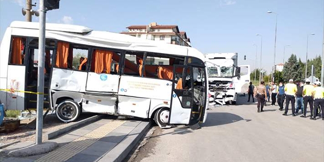 Beypazar'nda trla midibs arpt: 2 l, 3 yaral