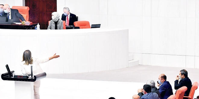 Meclis kürsüsü ortaya taşınıyor