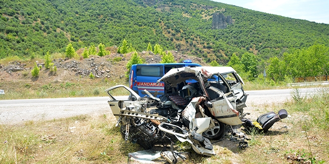 Balıkesir'de feci kaza: Aynı aileden 6 ölü