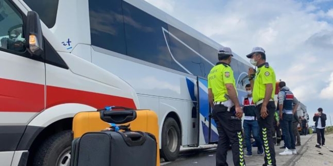Eskiehir'de yolcu otobs ile ekici arpt: 17 yaral