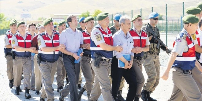 Darbe davaları kaldığı yerden devam