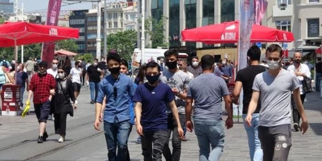 Prof. Dr. Özlü: Bu pandemi dalgalar şeklinde 1-2 yıl sürecek!