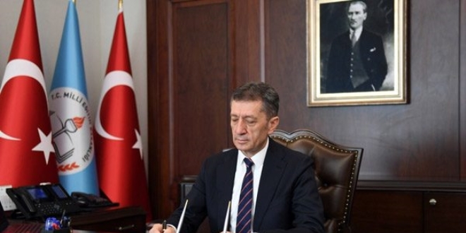 Bakan Ziya Selçuk'tan sorumluluk sınavları yazısı
