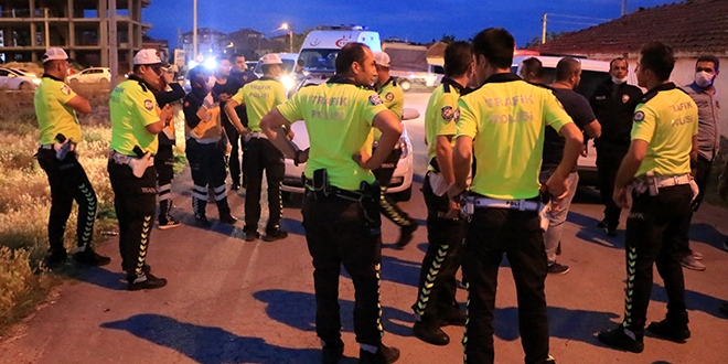 Polisin 'dur' ihtarına uymayan sürücü, bekçiye çarpıp kaçtı