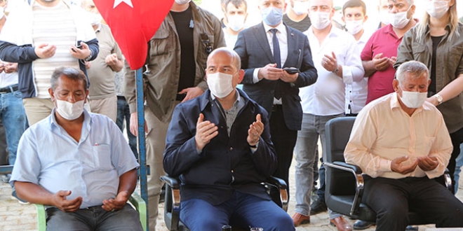 Bakan Soylu, şehit 4 işçinin ailesinin ziyaret etti