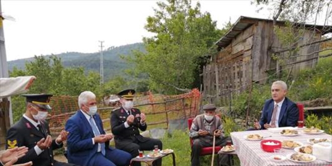 Valinin ehit ailesini ziyaretinde ilgin tesadf ortaya kt