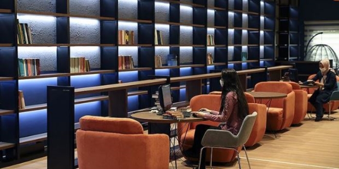 Düğün salonu 'akıllı kütüphaneye' dönüştürüldü