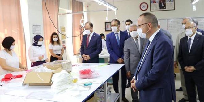 Meslek lisesi öğrencilerinin diktiği maskeler Hollanda'ya ihraç edildi