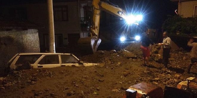 AFAD, selde kaybolan vatandaşı 200 personeliyle arıyor