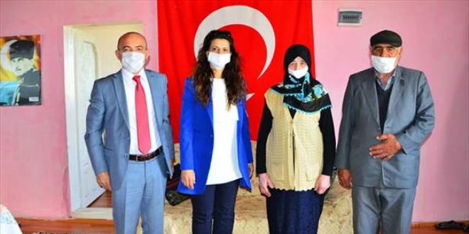 Yeni atanan Vali ilk ziyaretini şehit ailesine yaptı