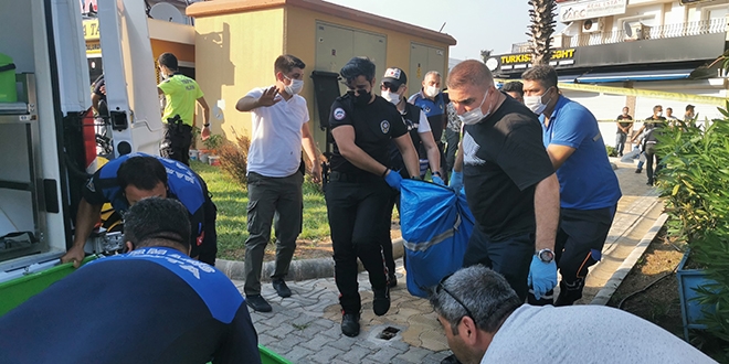 Restoranda yemek yerken üzerine su deposu düştü