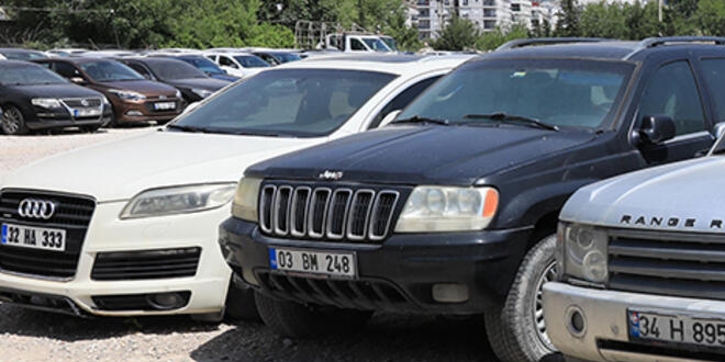 Uyanık borçlular, milyonluk araçları otoparklarda çürütüyor