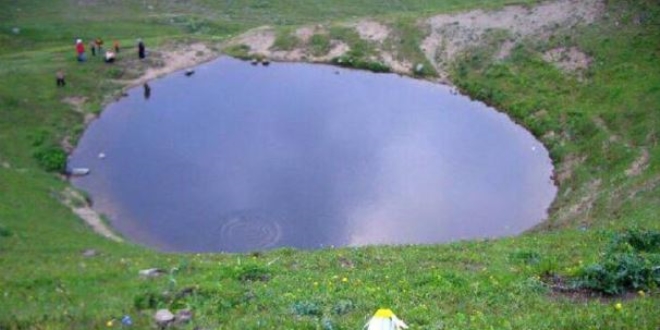 Definecilerin mahvettiği Dipsiz Göl'ün son hali içler acısı
