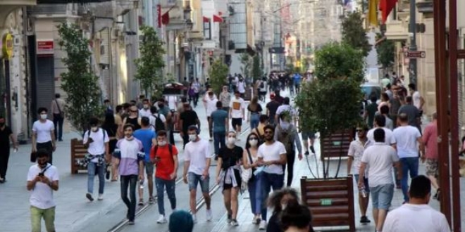 Kstlama sona erdi, vatandalar Taksim'e akn etti