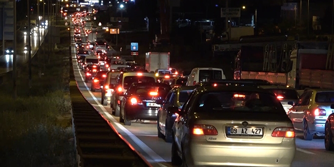 43 ilin bağlantı noktasında trafik yoğunluğu