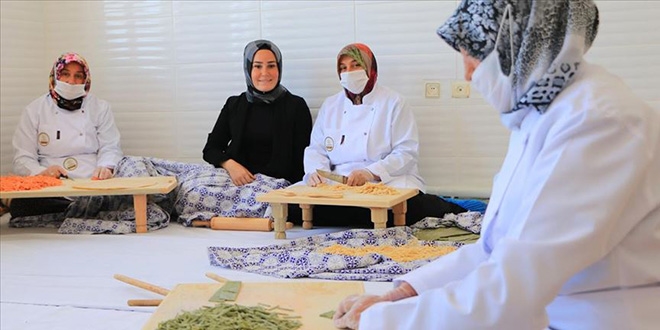Kadınların üretimleri kaymakam öncülüğünde pazara çıktı