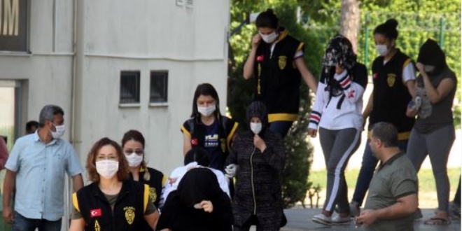 Üniversite öğrencilerine fuhuş yaptıran üniversiteli