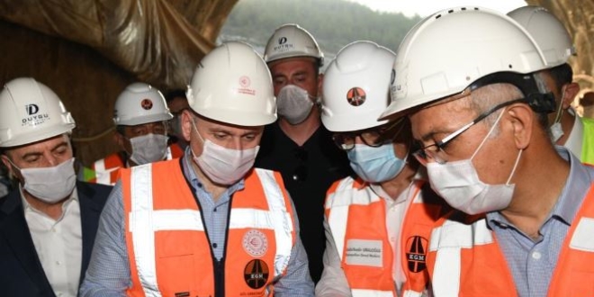 Bakan Karaismailoğlu: Gece gündüz durmadan çalışıyoruz
