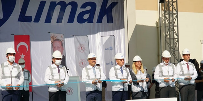 Avrupa'nın en büyük barajı, elektrik üretmeye başladı