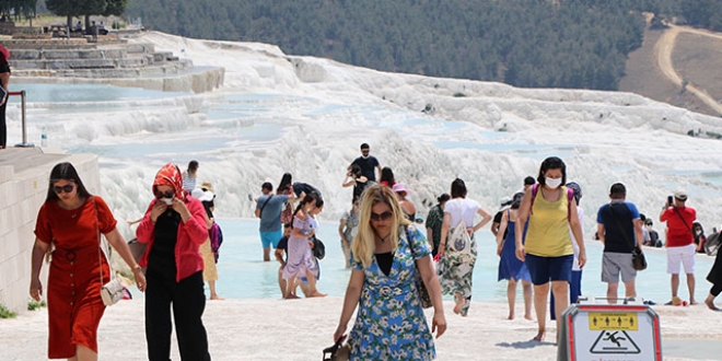 Pamukkale'de hafta sonu yoğunluğu