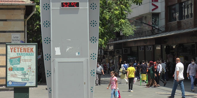 52 dereceyi gösteren termometreler de vatandaşı evde tutamadı