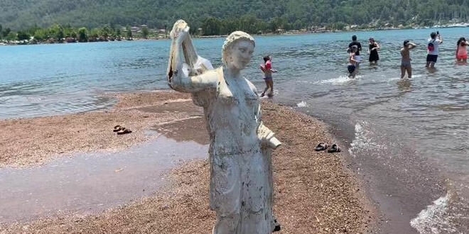 Kızkumu'nun prenses heykeli 'askılık' olmaktan kurtuldu
