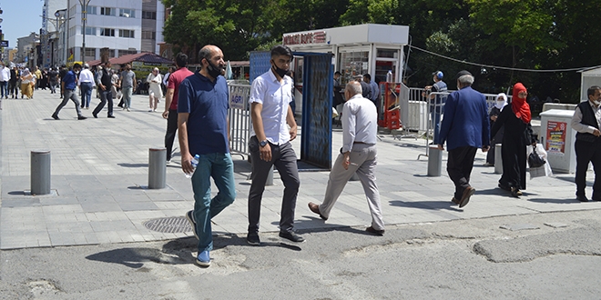 Ağrılılar maske yasağına ilk gün hazırlıksız yakalandı