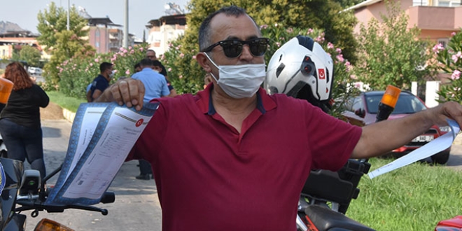 'Tapulu malım' dediği yolu, ulaşıma kapattı