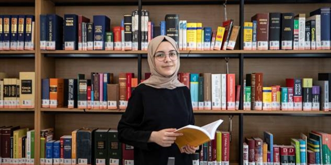 15 yaşında 5 yabancı dil öğrendi
