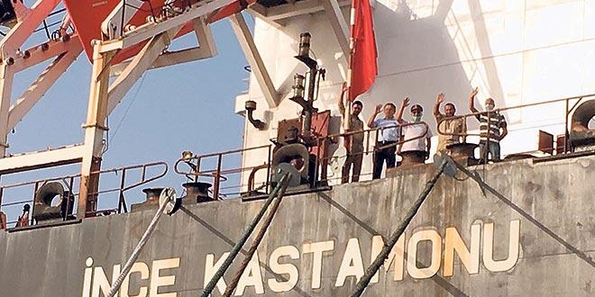 Esir denizciler evlerine dönüyor