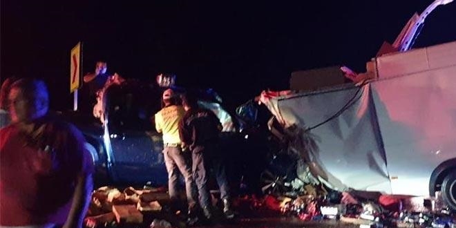 Antalya-Konya yolunda feci kaza: 2 ölü, 4 yaralı