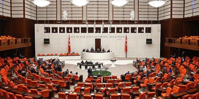 Meclis çalışmalarına 3 gün ara verildi
