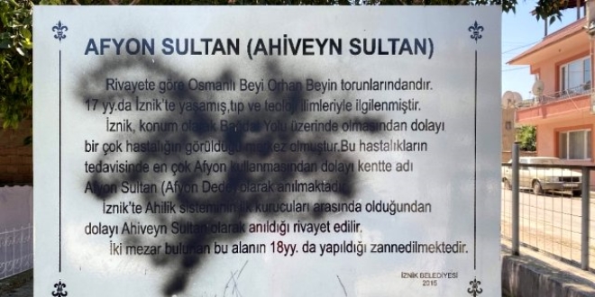 Bursa'da 300 yıllık türbeye çirkin saldırı
