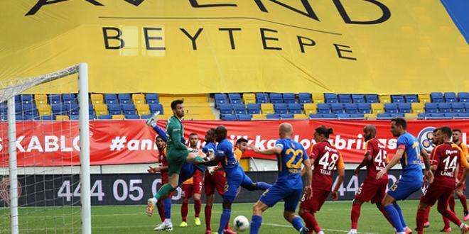 Galatasaray'da galibiyet hasreti 8'e çıktı