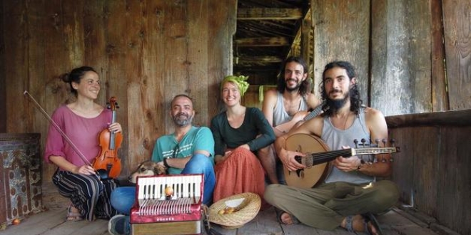 2 Arjantinli, 1 İsviçreli, 1 İspanyol Artvin'de köy evinde yaşıyor