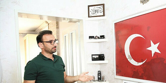 O bayrak baş köşede