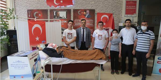 Selçuk Bayraktar'dan ilham alan öğrenciler, solunum cihazı geliştirdi