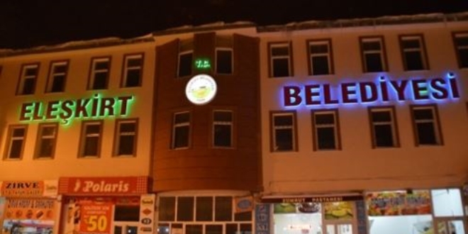 Ağrı 3 ilçe belediye başkanı AK Parti'ye geçti