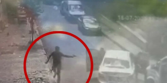 Bağcılar'da polise saldırı kameraya yansıdı