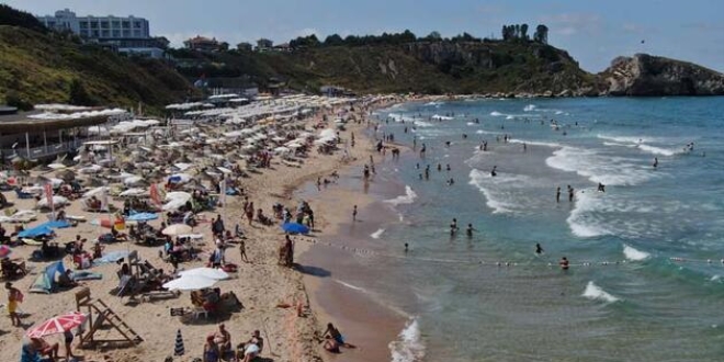 ile plajlarnda maske ve sosyal mesafe denetimi