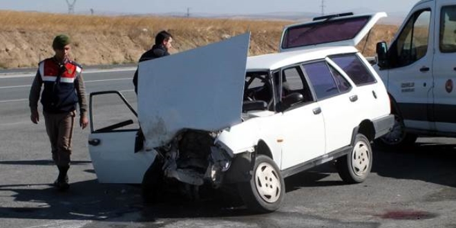 Uygulama noktasndaki polislere otomobil arpt: 3 yaral