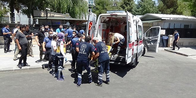 Duruşma çıkışı adliye önünde silahlı kavga: 1 yaralı