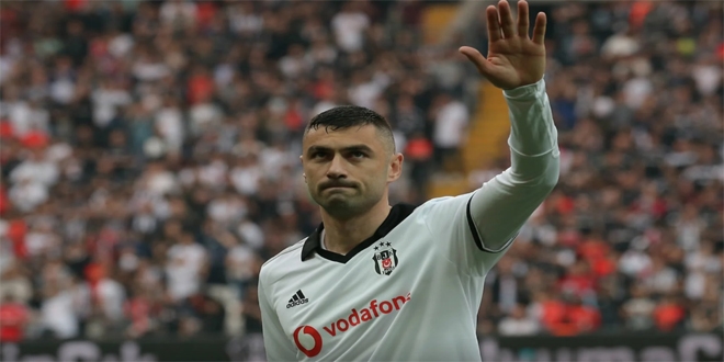 Burak Yılmaz, Beşiktaş'tan ayrılıyor!