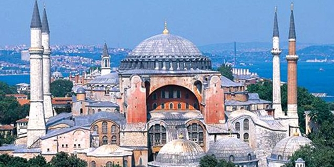 Ayasofya, toplumun tm kesimlerinden davetlilerin katlmyla ibadete alacak