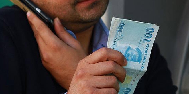 Yaşlı çift, dolandırıcılara 70 bin euro ve 10 bin dolar kaptırdı